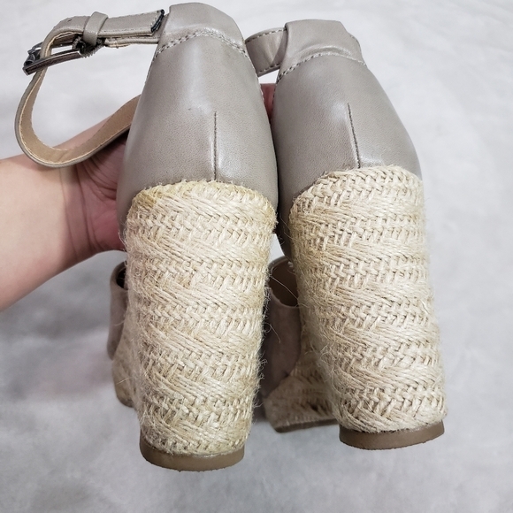 Big Buddha Taupe Suede Espadrille Wedges Sandals Ankle Buckle Peep Toes Size 7.5 - Picture 8 of 13